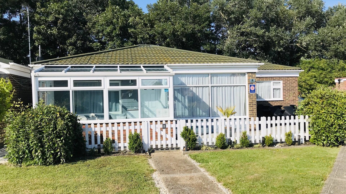 Eastbourne House | 3 Bedroom Bungalow In Eastbourne recently refurbished