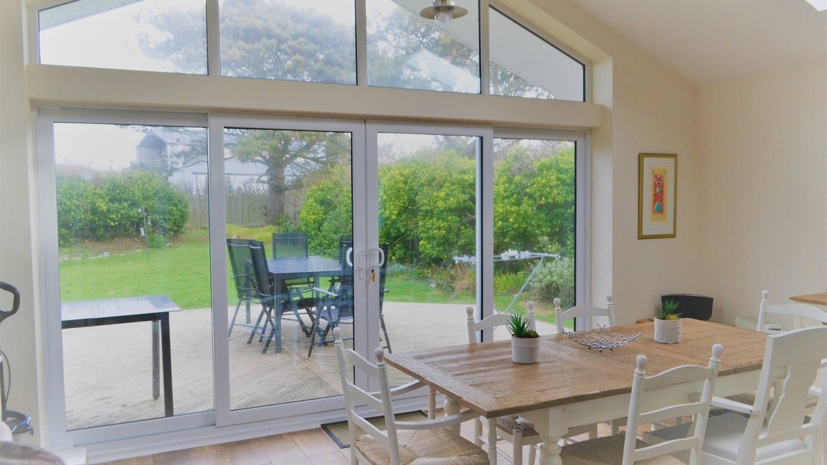 Rhosneigr House | 3 bedroom bungalow - large garden, 2 minutes walk to sandy beaches and village
