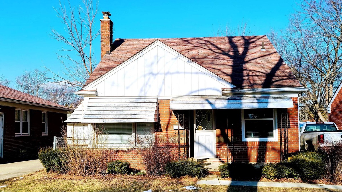 Harper Woods House | 3 Bedroom Bungalow on quiet street in good area
