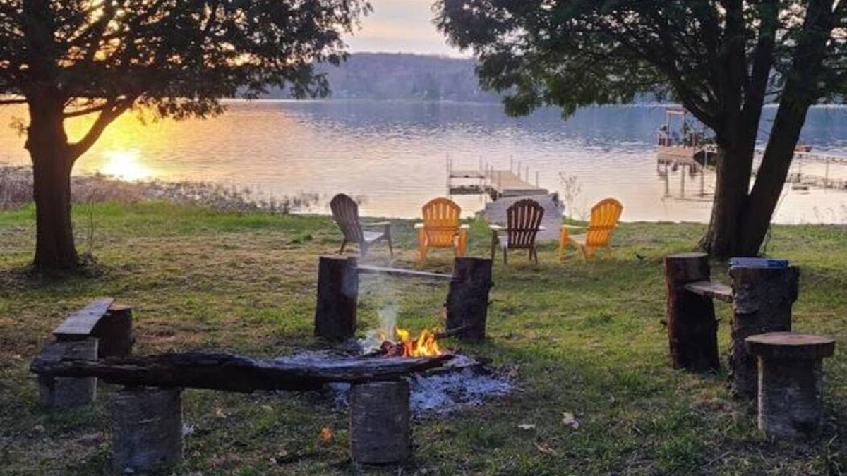 Algonquin Highlands Cottage | 3 Bedroom Cottage on Maple Lake