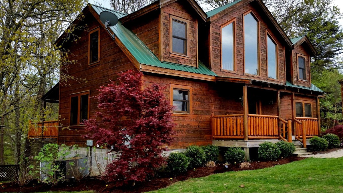Spencer Cabin | 3 BEDROOM CABIN IN GATED COMMUNITY CLOSE TO FALL CREEK FALLS STATE PARK!