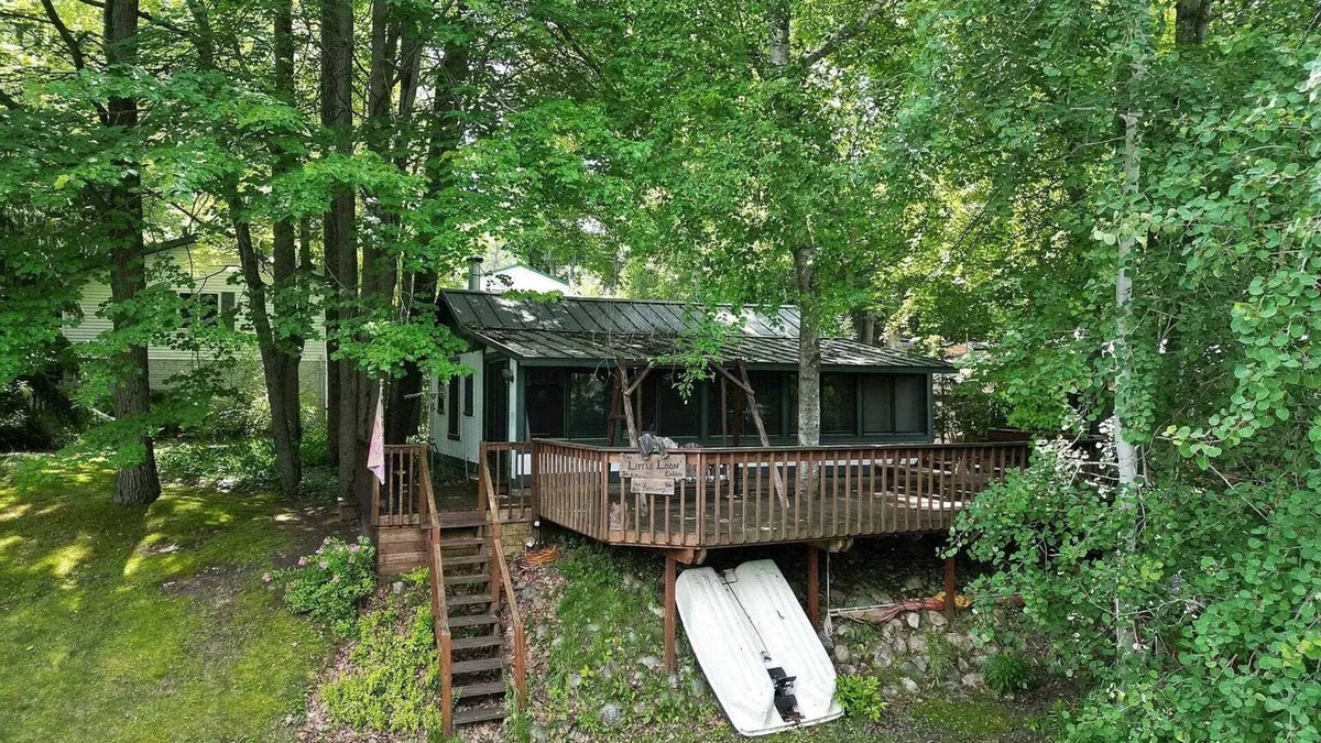 Harrison Cabin | 3 bedroom Cabin on Bertha Lake w/private beach!