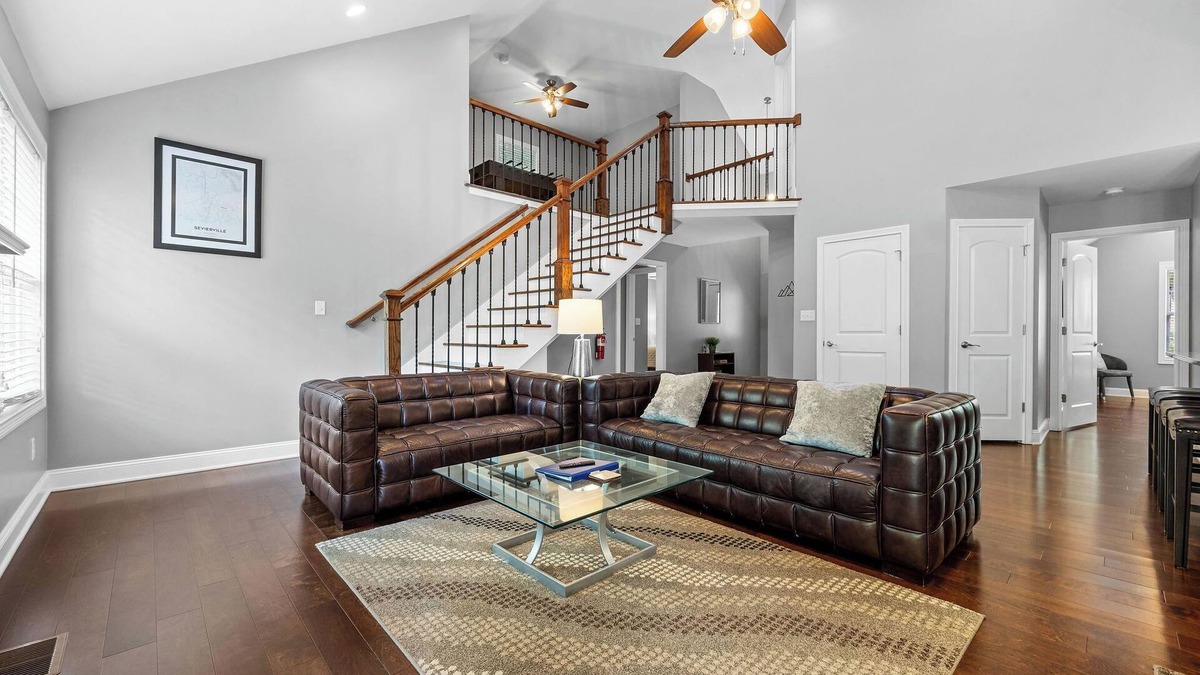 Pigeon Forge Cottage | 3-Bedroom Chalet with Arcade and Pool Table
