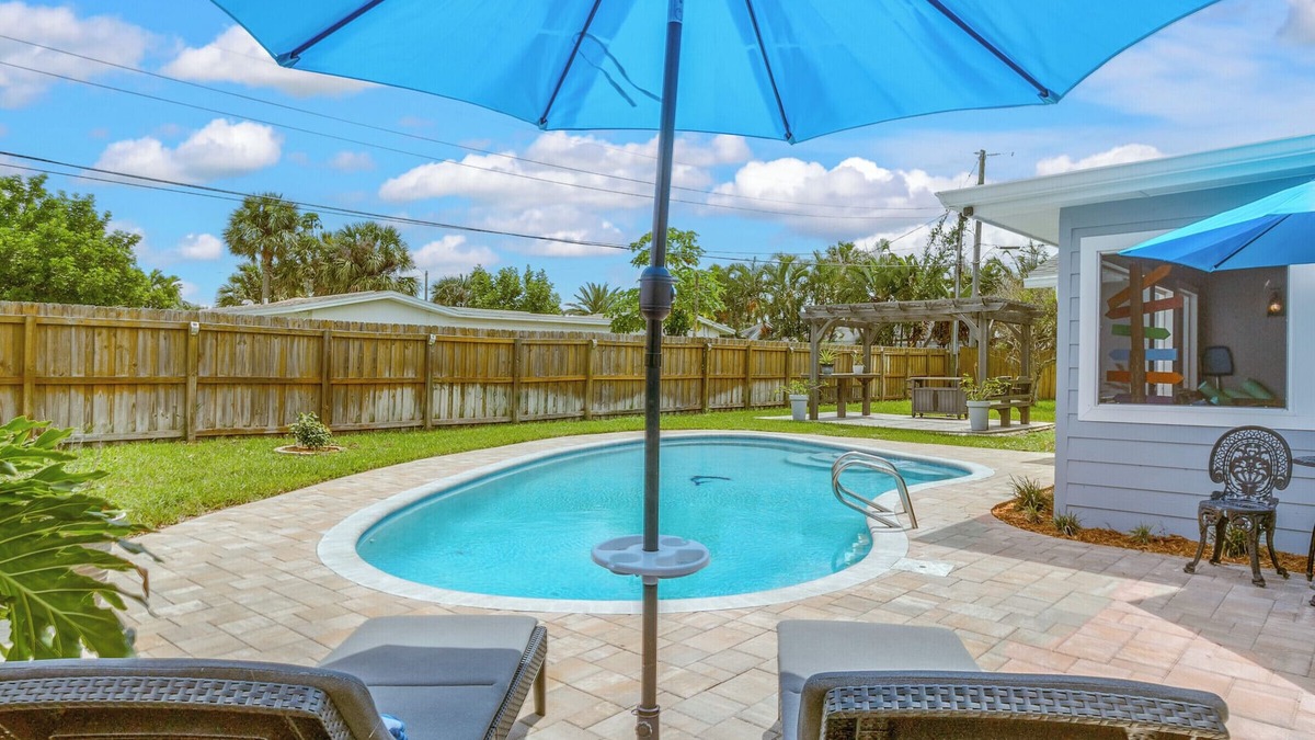 The Cloisters House | 3-Bedroom Coastal House Close to Beaches and Attractions. Experience Paradise!