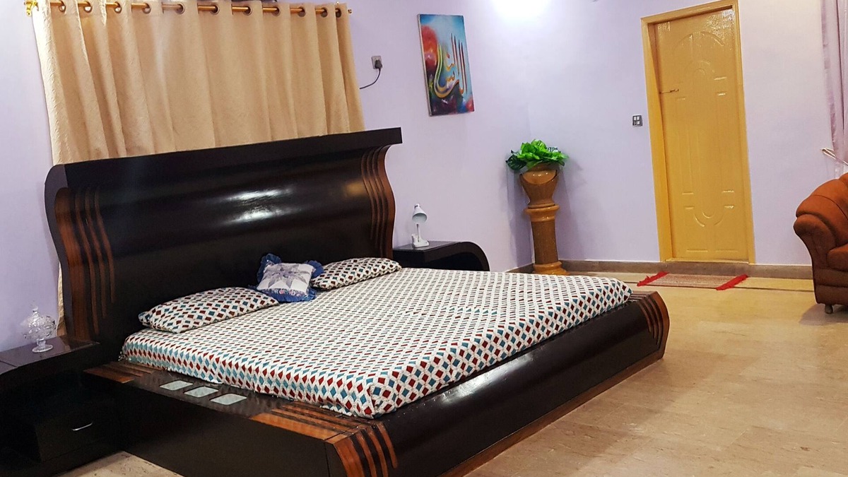 Karachi House | 3 Bedroom Comfort Home - 2 minutes to the hospitals and super stores