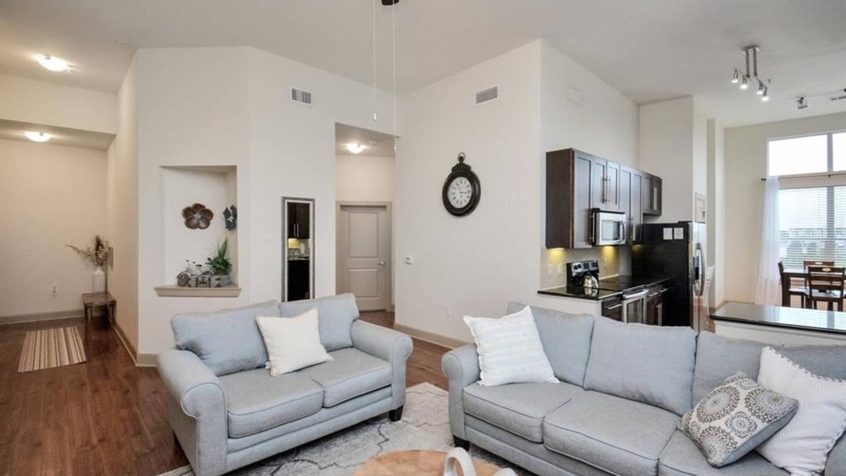 Texas Medical Center Condo | 3 Bedroom Condo 92539 by Houzlet