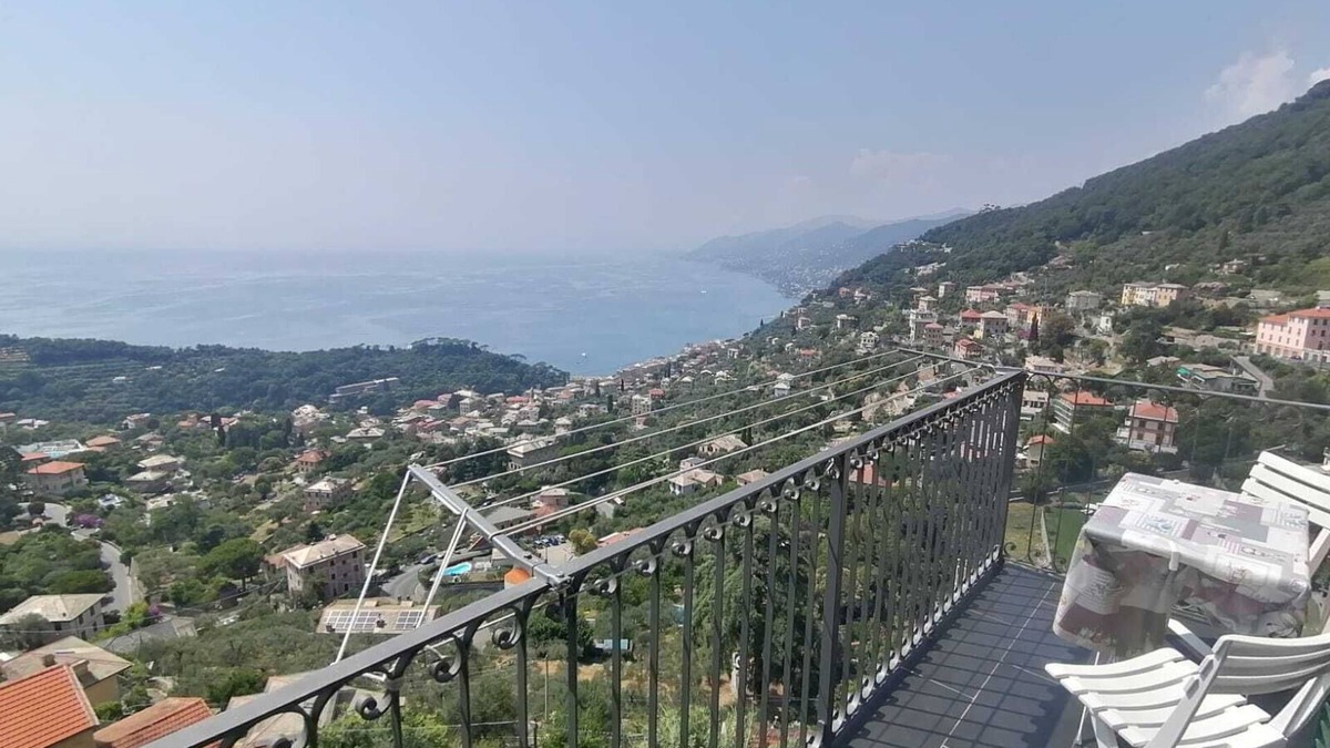 Camogli Condo | 3-bedroom condo, full kitchen, 1leaving room 1 bathroom, balcony great view