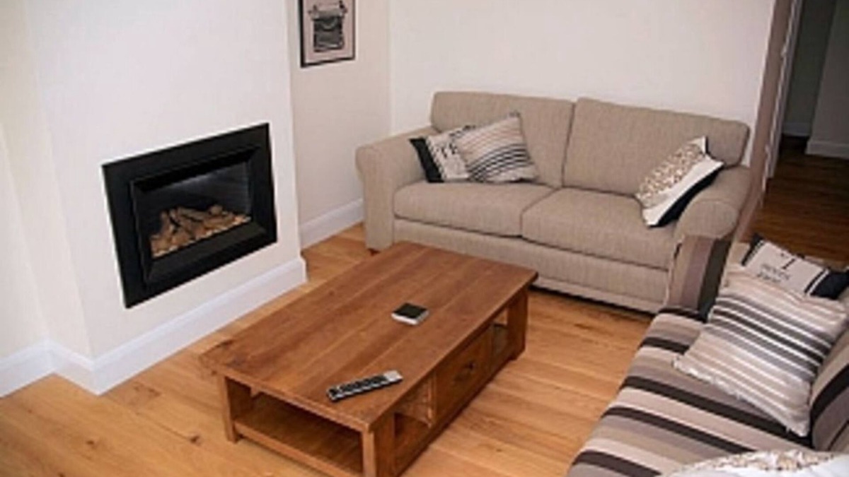 Littlehampton House | 3 bedroom cottage near Arundel Castle and Beach