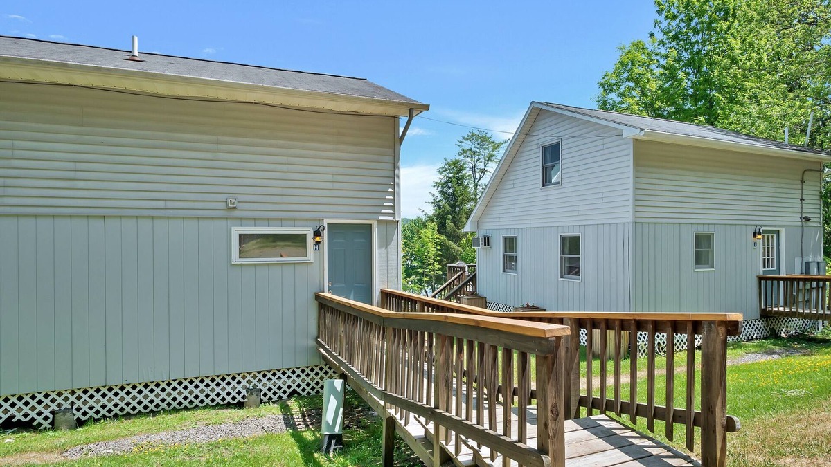 Cooperstown - Otsego Lake Cottage | 3 Bedroom Cottage that sleeps 10 minutes from Cooperstown on Otsego Lake
