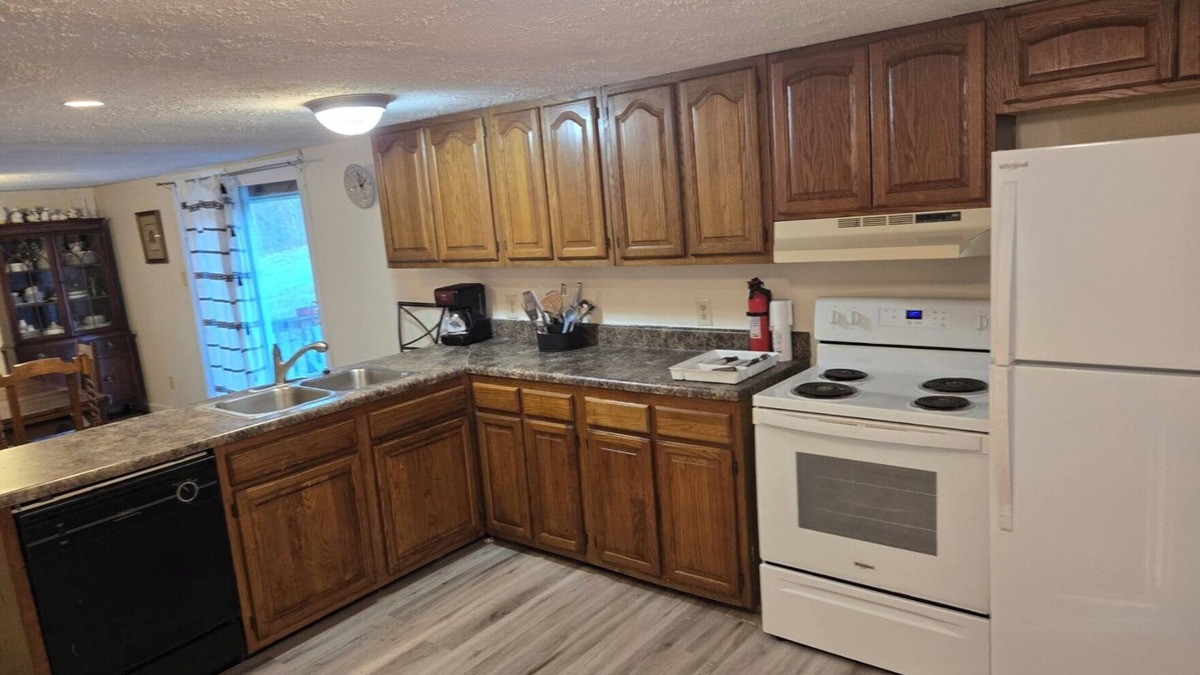 Decatur House | 3-bedroom country house with A/C.n. Enjoy a peaceful getaway near Watts Bar Dam