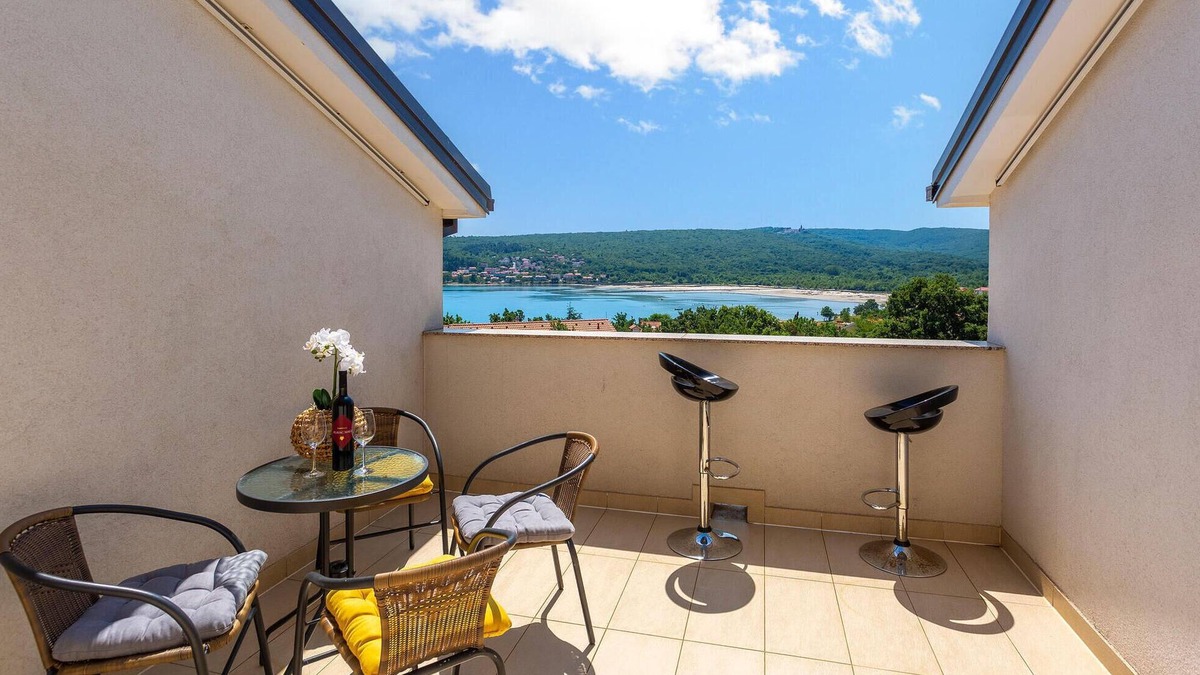 Cizici Apartment | 3 bedroom cozy apartment in Dobrinj