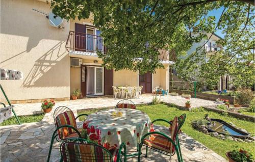 Bezjaki Apartment | 3 Bedroom Cozy Apartment In Viskovo