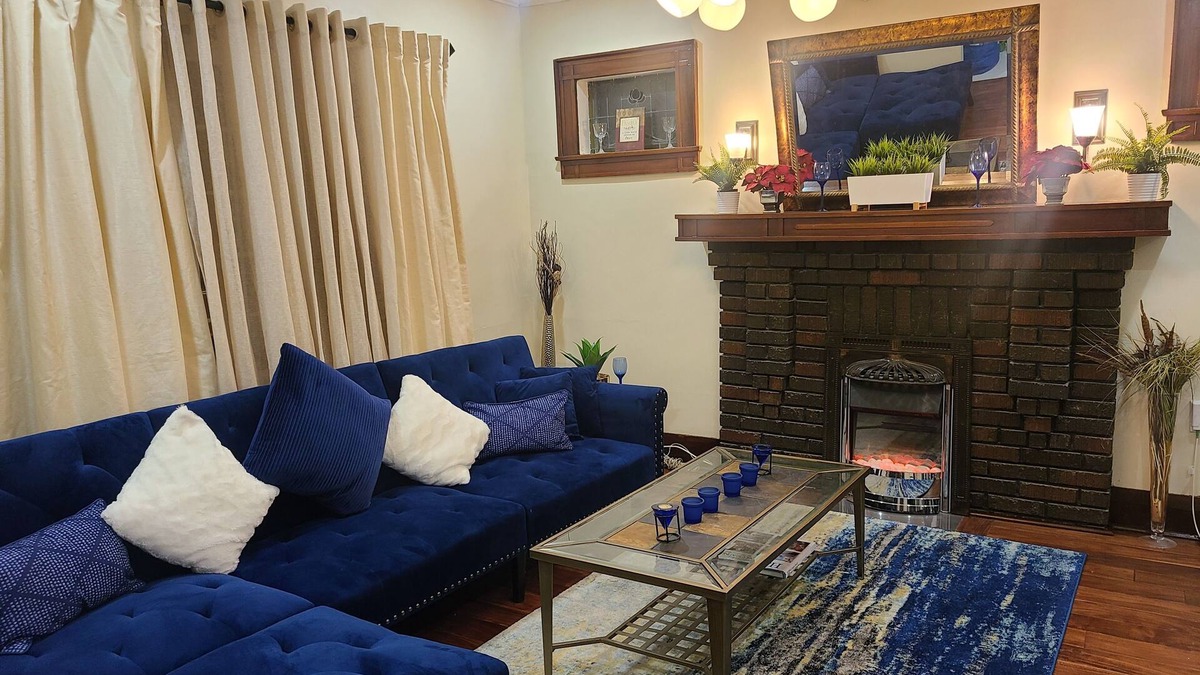 The Pocket Apartment | 3 Bedroom Detached house in Toronto (Danforth area)