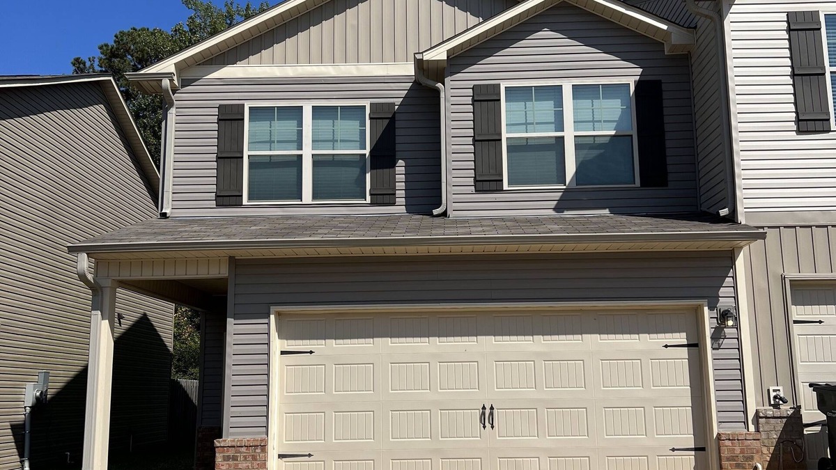 Calera House | 3-Bedroom End Unit Townhouse with 2-Car Garage in Calera