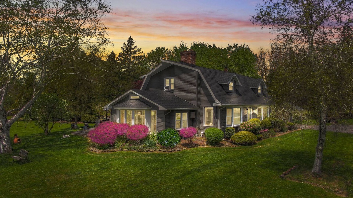 Hudson House | 3 Bedroom Estate 5 Minutes from Hudson NY - Pet Friendly