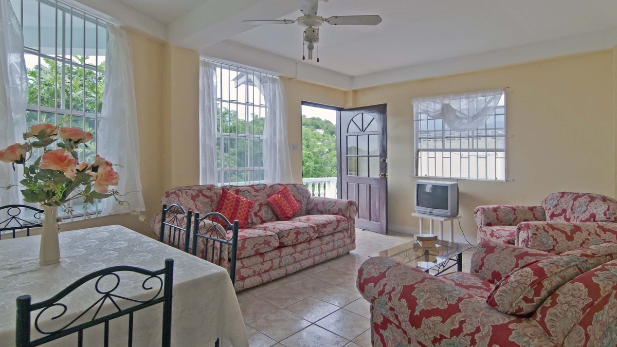 Westerhall Apartment | 3-Bedroom Family Apartment with Air-conditioning