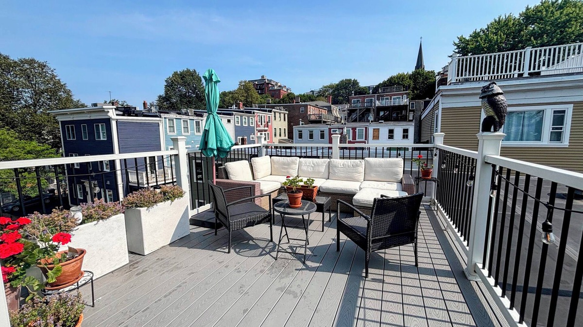 Medford Street - The Neck House | 3-bedroom family friendly house in historic and convenient Charlestown
