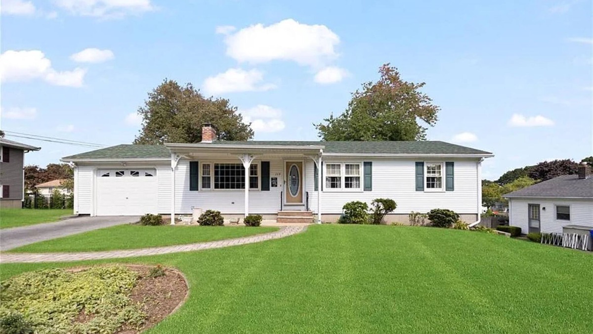 West Warwick House | 3 Bedroom Family Home Near East Greenwich RI