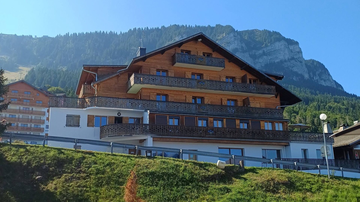 Thollon-les-Memises Apartment | 3 bedroom Apartment with Balcony-stunning location