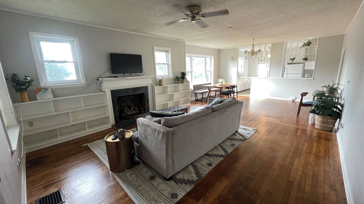 Red Bank House | 3 Bedroom FULLY FURNISHED HOUSE in Great Chattanooga neighborhood, all inclusive