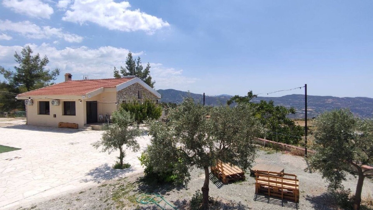 Silikou House | 3 bedroom Guest House, just a few minute to drive to the Troodos Mountains.