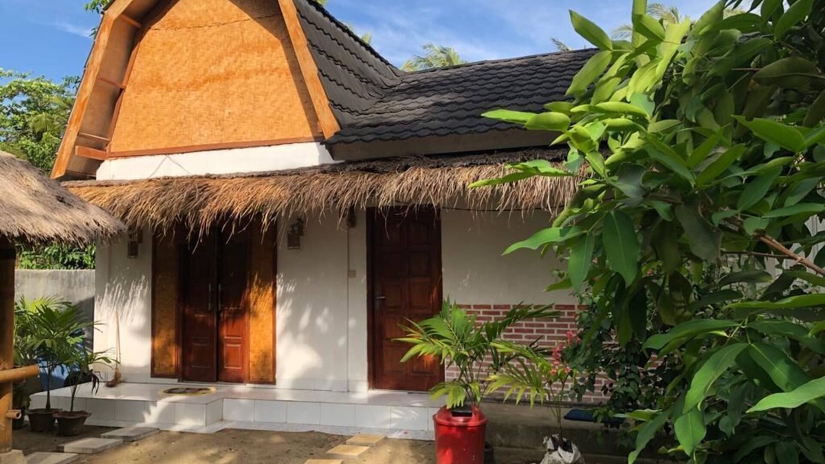 Rembitan House | 3 Bedroom Hold Property , Very closed to the beach and central.
