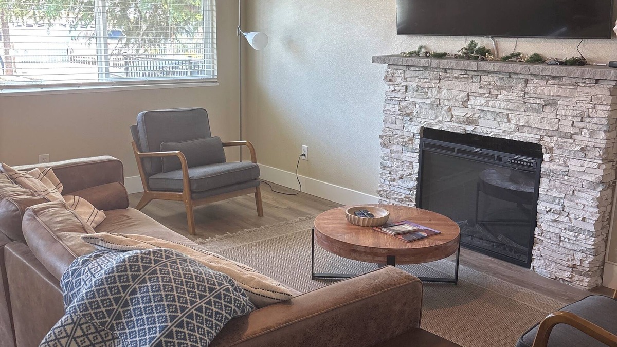 Raisin House | 3-bedroom home close to Airport. Beutifully decorated.