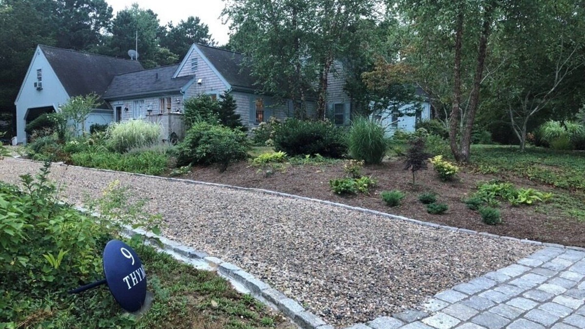 Osterville House | 3-bedroom home in heart of Osterville, quite neighborhood - 1 summer week left