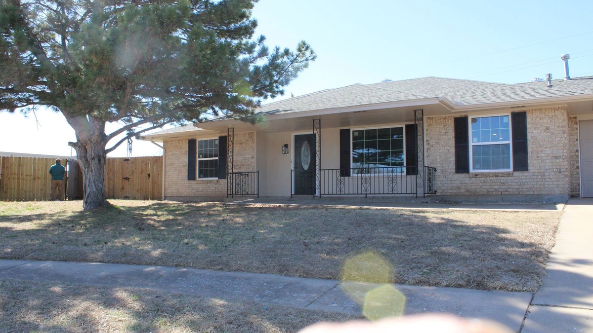 Lawton House | 3-bedroom home in Lawton near Ft Sill with large yard, pool and Chefs kitchen
