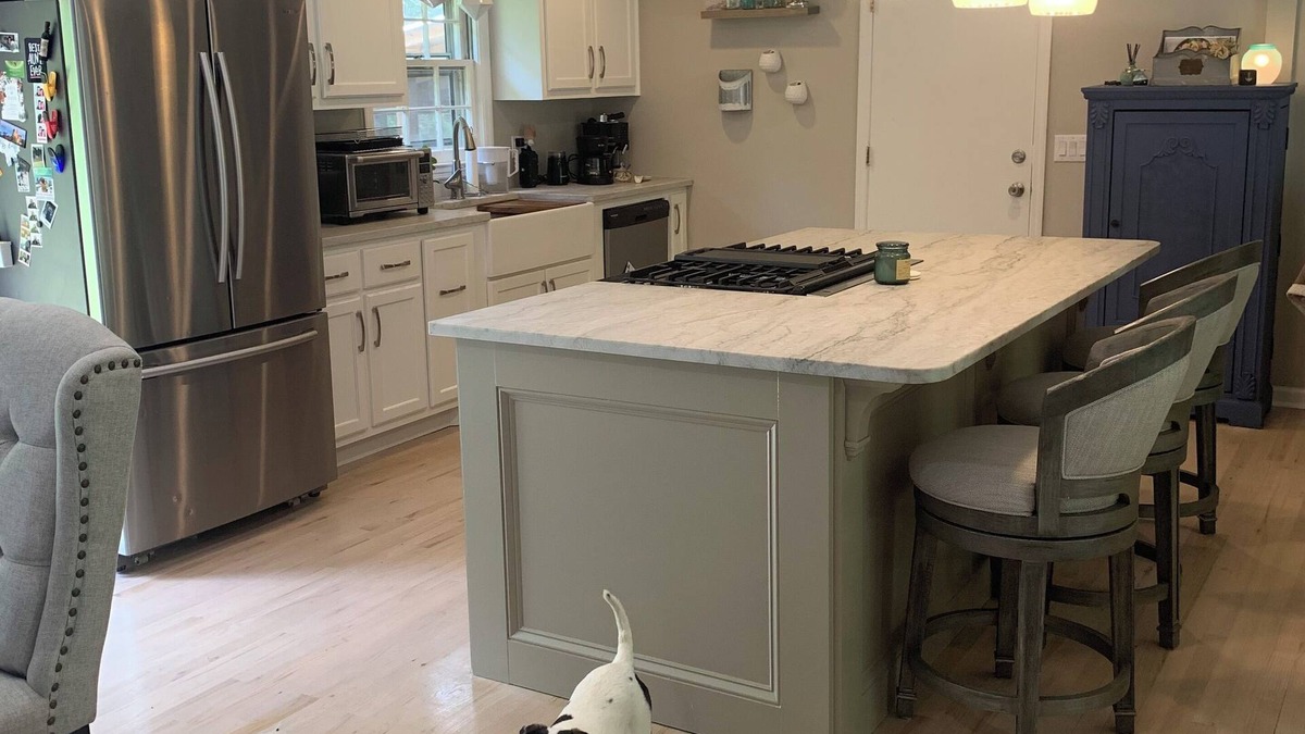Charleston House | 3-bedroom home just 15 mins from charming downtown Charleston and beach!