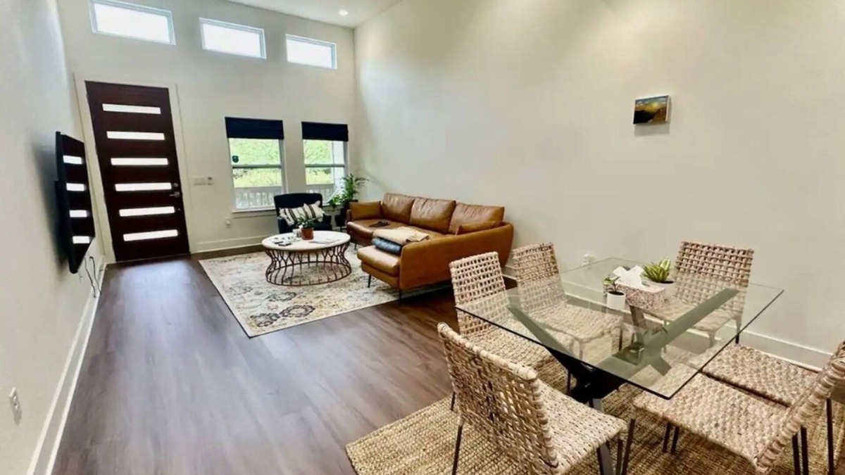 Cherrywood House | 3 Bedroom Home Near Downtown