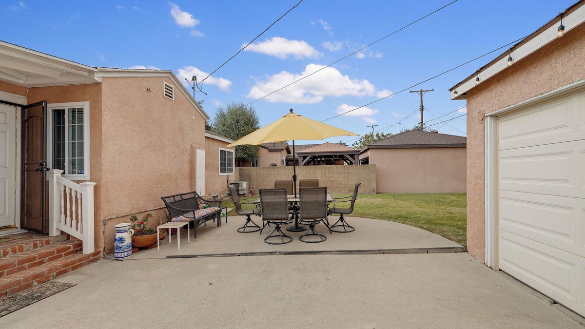 Hawthorne House | 3-bedroom Home near LAX, SoFi Stadium, Beaches and More!