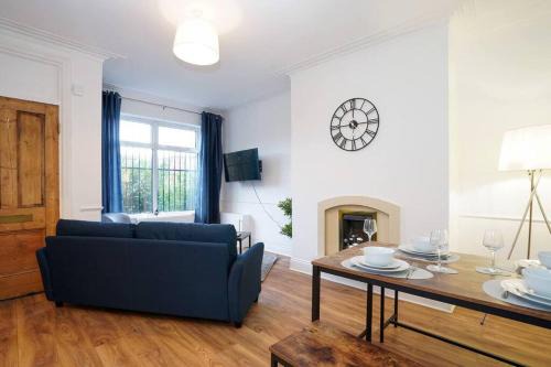 Harehills Apartment | 3 Bedroom Home with Free parking