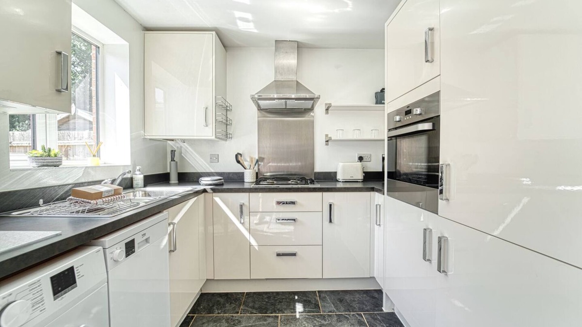 Worcester House | 3 Bedroom Home with Parking in Worcester