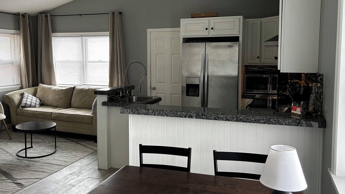 Bloomington House | 3 bedroom house 2 blocks from city pool