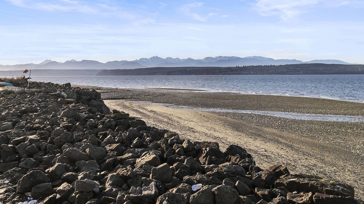 Poulsbo House | 3 bedroom house and 1 bedroom cabin on the beach 180 deg. Mountain views