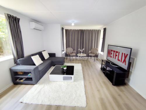 Hamilton Villa | 3-Bedroom house-big yard- Netflix