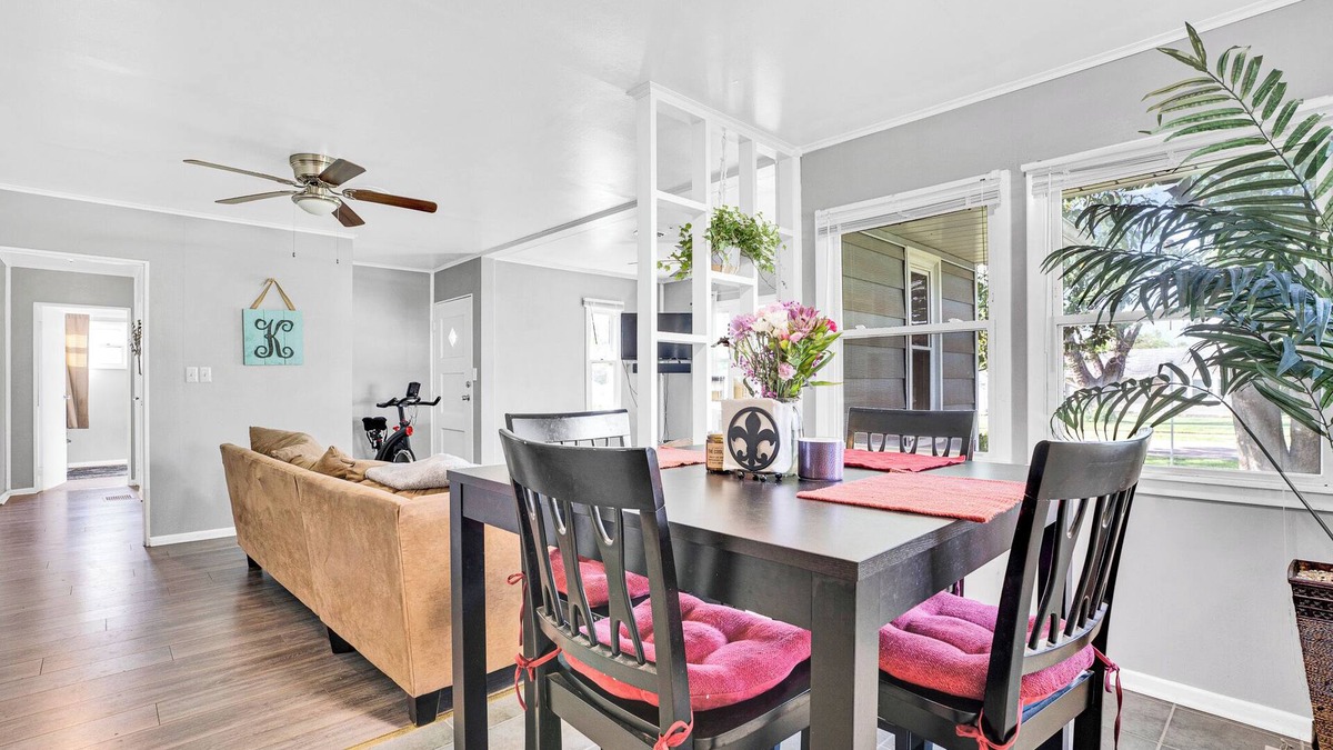 Buechel House | 3 Bedroom House, Dog Friendly!