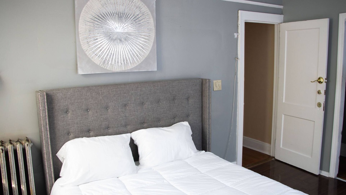Queens House | 3 bedroom House-Full Kitchen & Bathroom, Livingroom & Dining Room