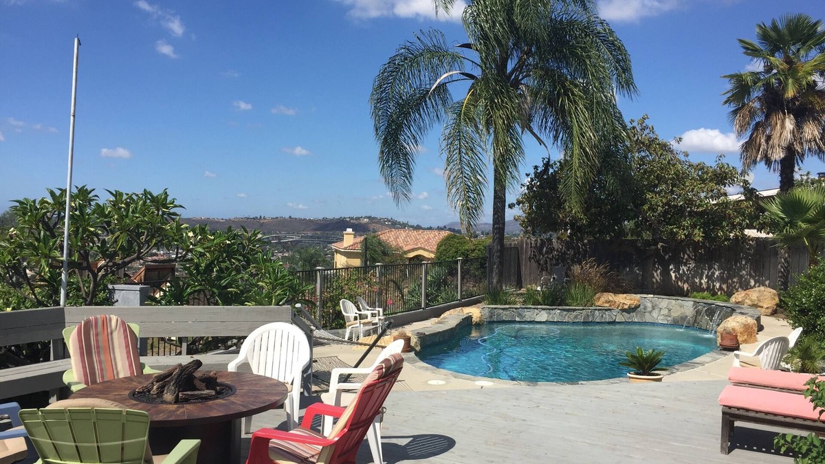 La Presa House | 3-bedroom house in Spring Valley with AC, pool, many outdoor spaces.