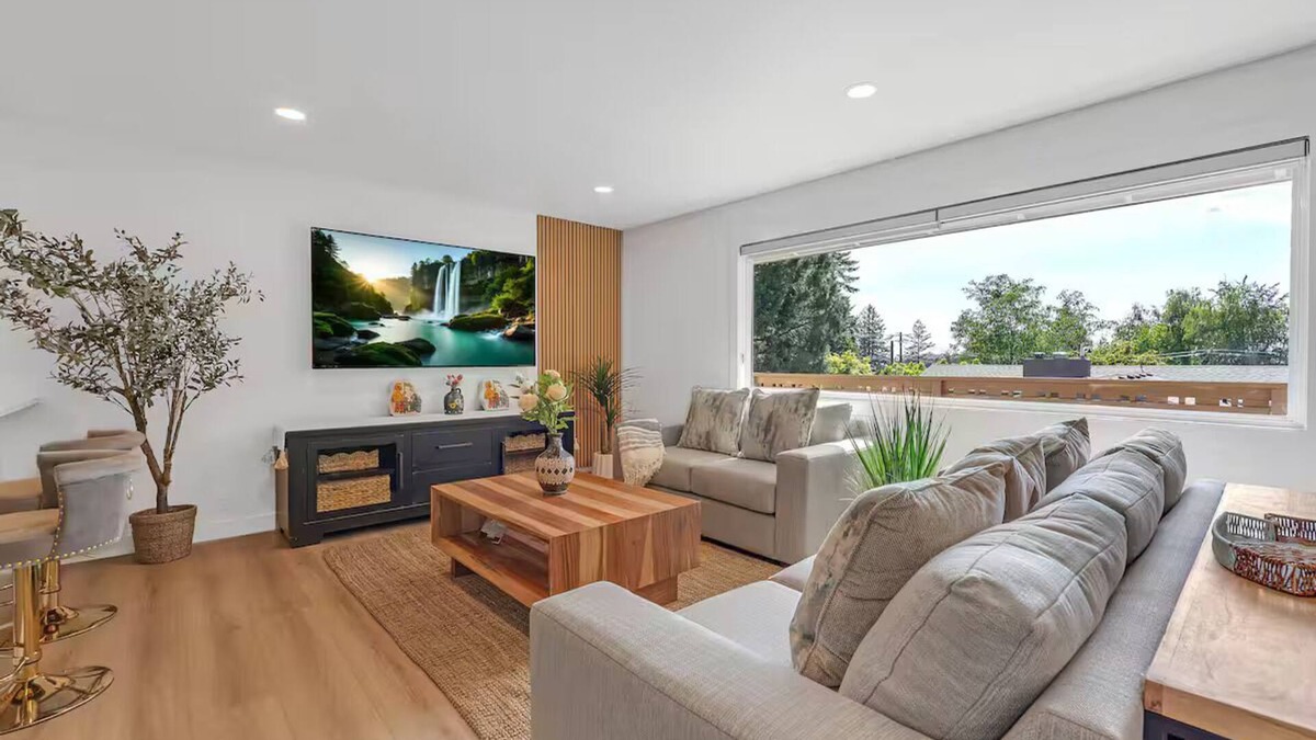 West Haven-Sylvan House | 3-bedroom house in cool Portland with WiFi, AC. Enjoy your stay