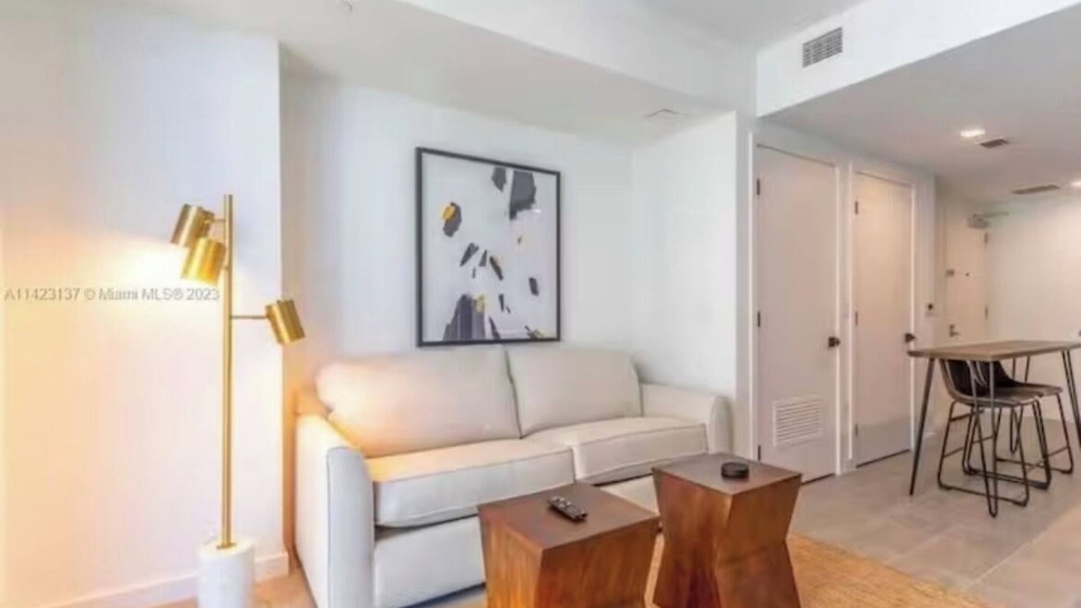 Euclid House | 3-bedroom house in cool Euclid with AC, WiFi. Enjoy a relaxing stay
