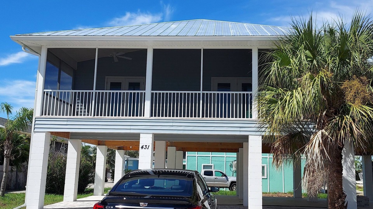 Mid Island House | 3-bedroom house in fantastic Fort Myers Beach with AC