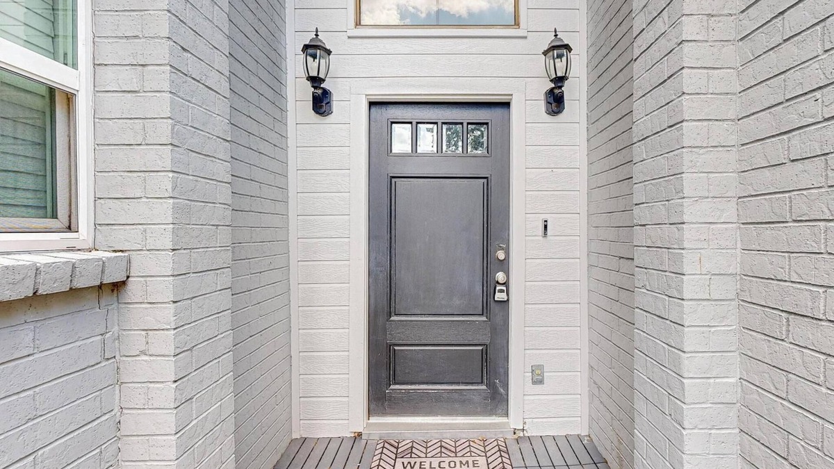 Irving House | 3-bedroom house in Las Colinas with AC