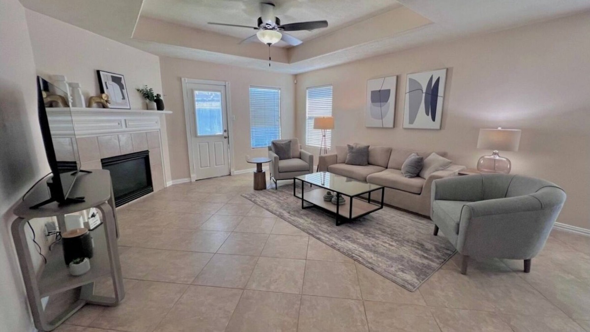 Southbelt/Ellington House | 3-bedroom house in lovely Houston with AC, WiFi