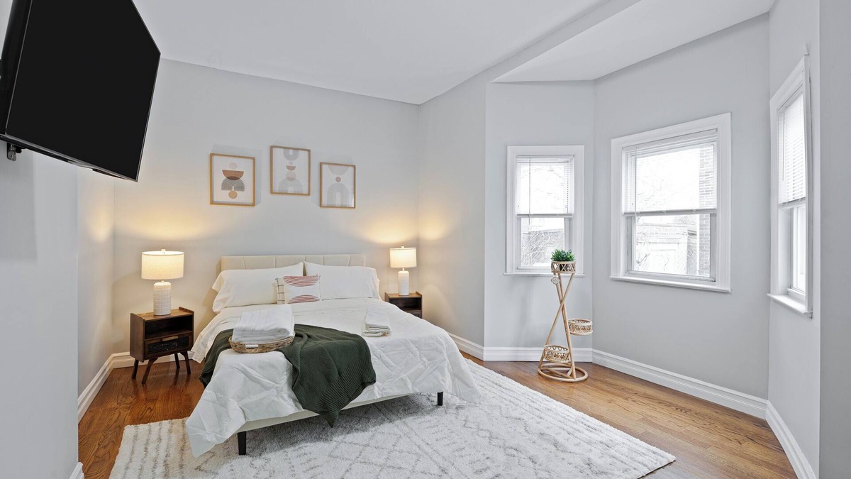 Jersey City House | 3-bedroom house in Jersey City 2 min walk to train station