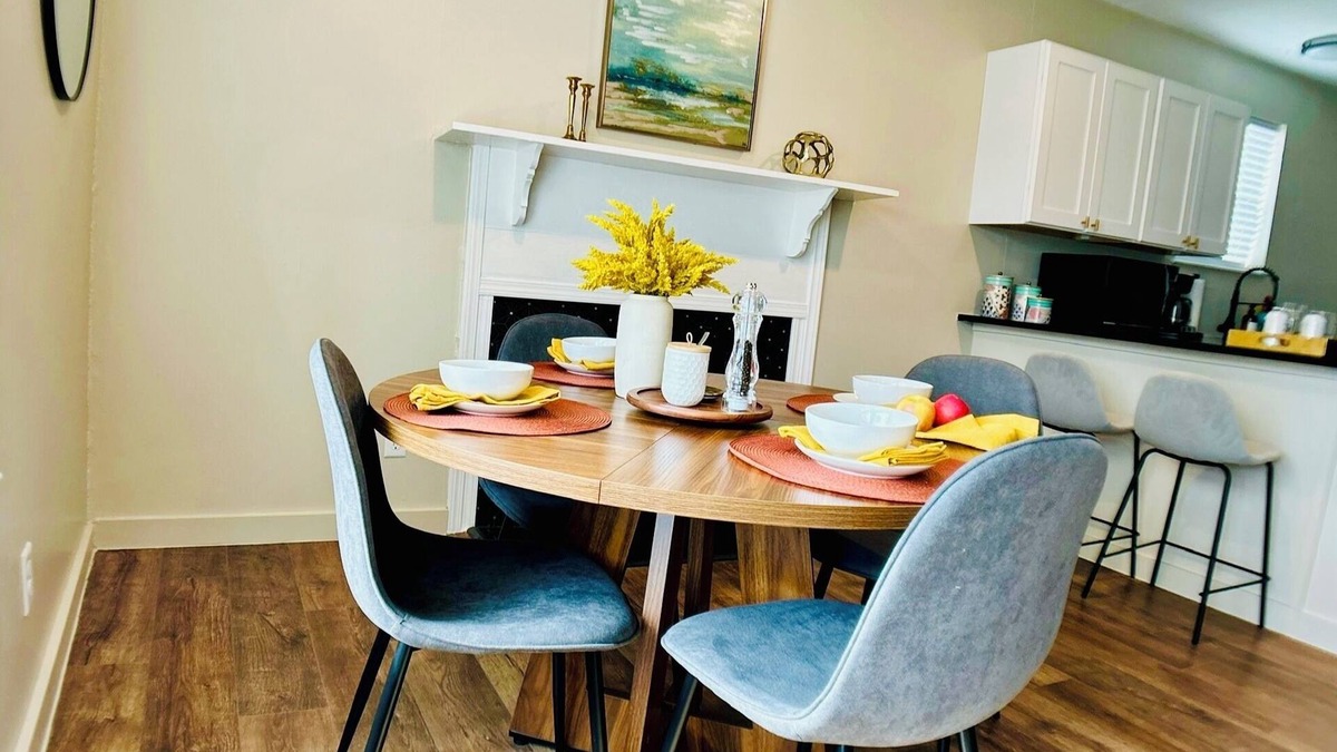 Highland Park House | 3-bedroom house in lovely SA with AC, WiFi. Short Commute to Top Attractions.