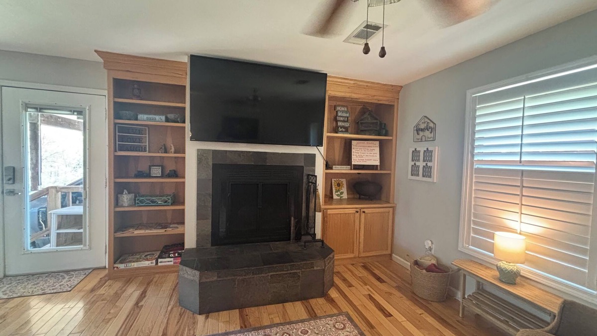 Florien House | 3-bedroom house in welcoming Florien with WiFi, AC