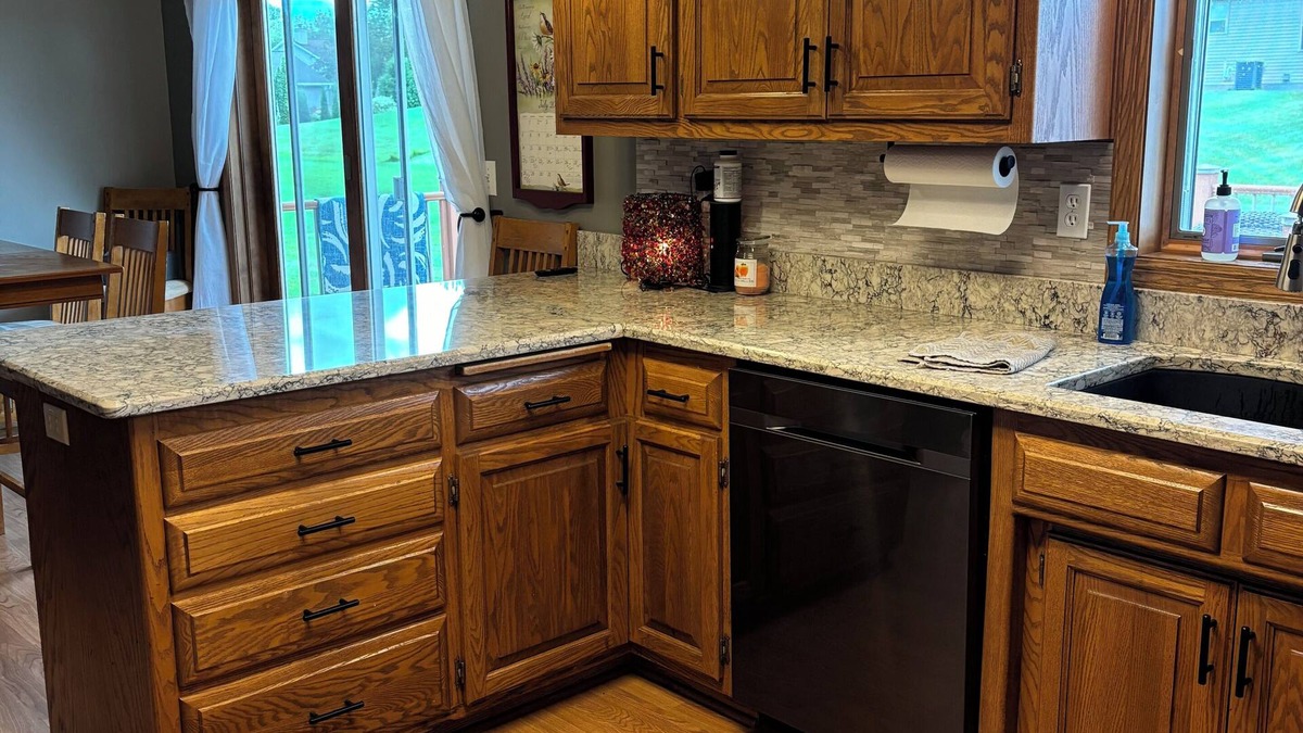 Menasha House | 3-bedroom house located just 25 minutes south of Lambeau Field for NFL Draft