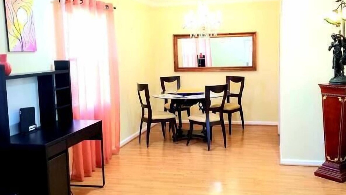 Pimmit Hills House | 3 Bedroom house near Tysons Corner